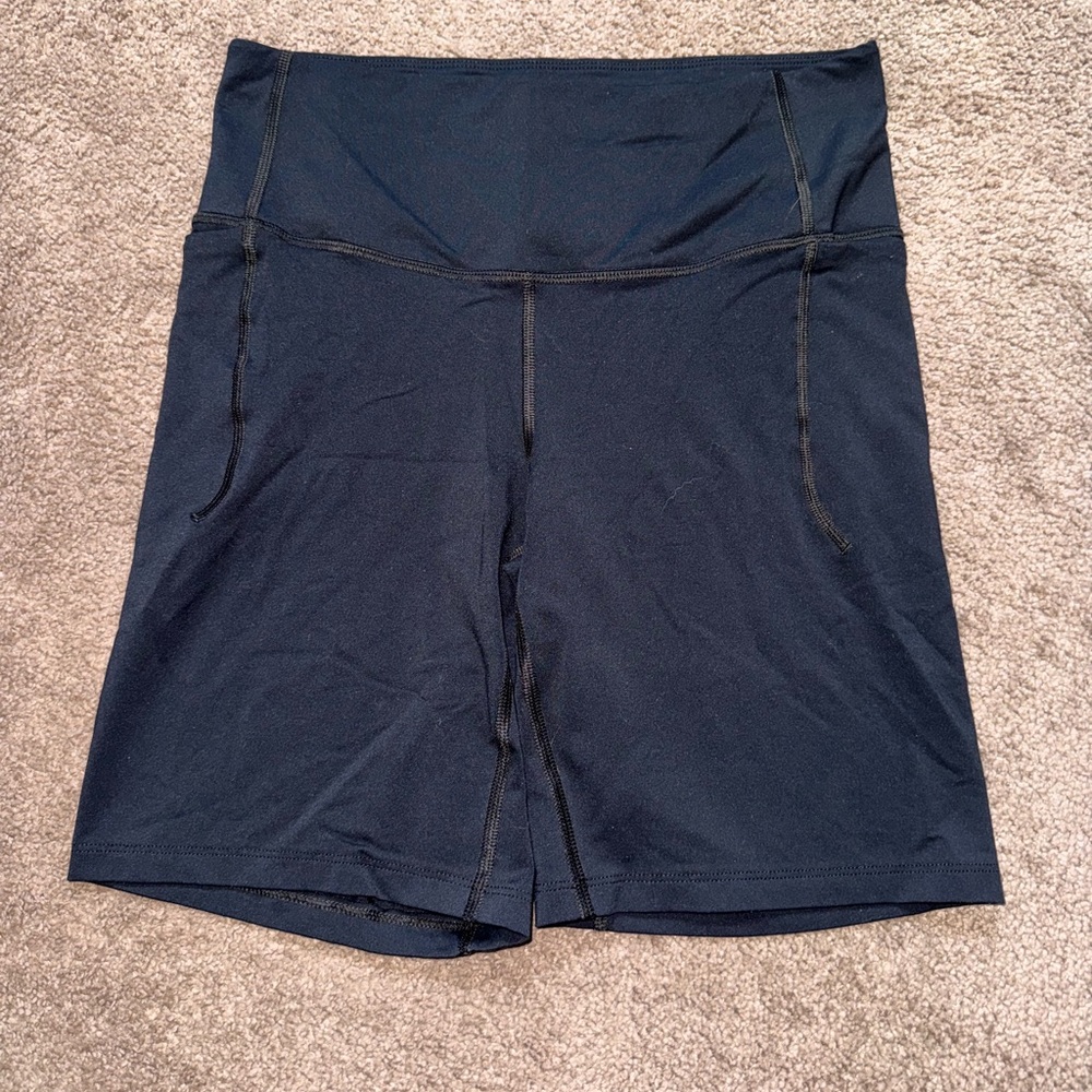 Under Armour biker shorts 💙